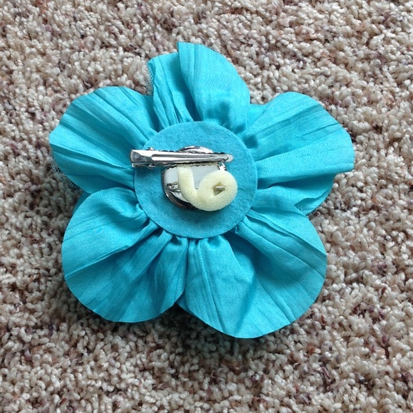 🌺Thirty-one flower clip or pin - Picture 5 of 5